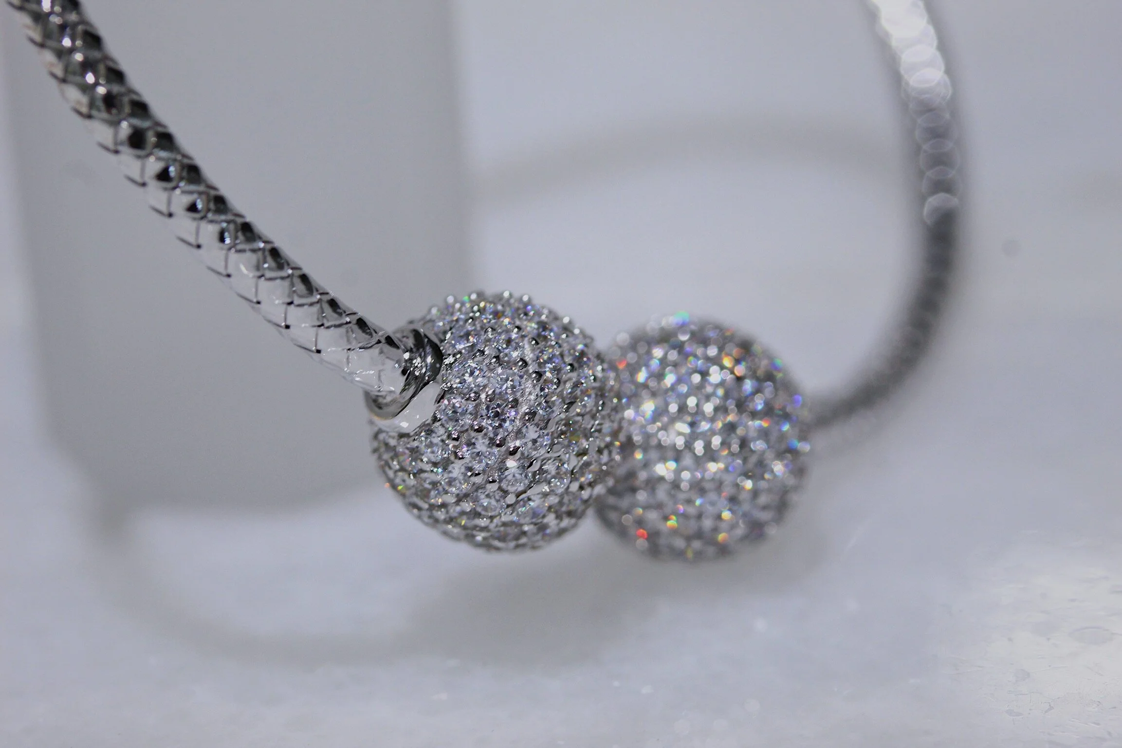 18K Gold Himo Bangle Bracelets - Image 3