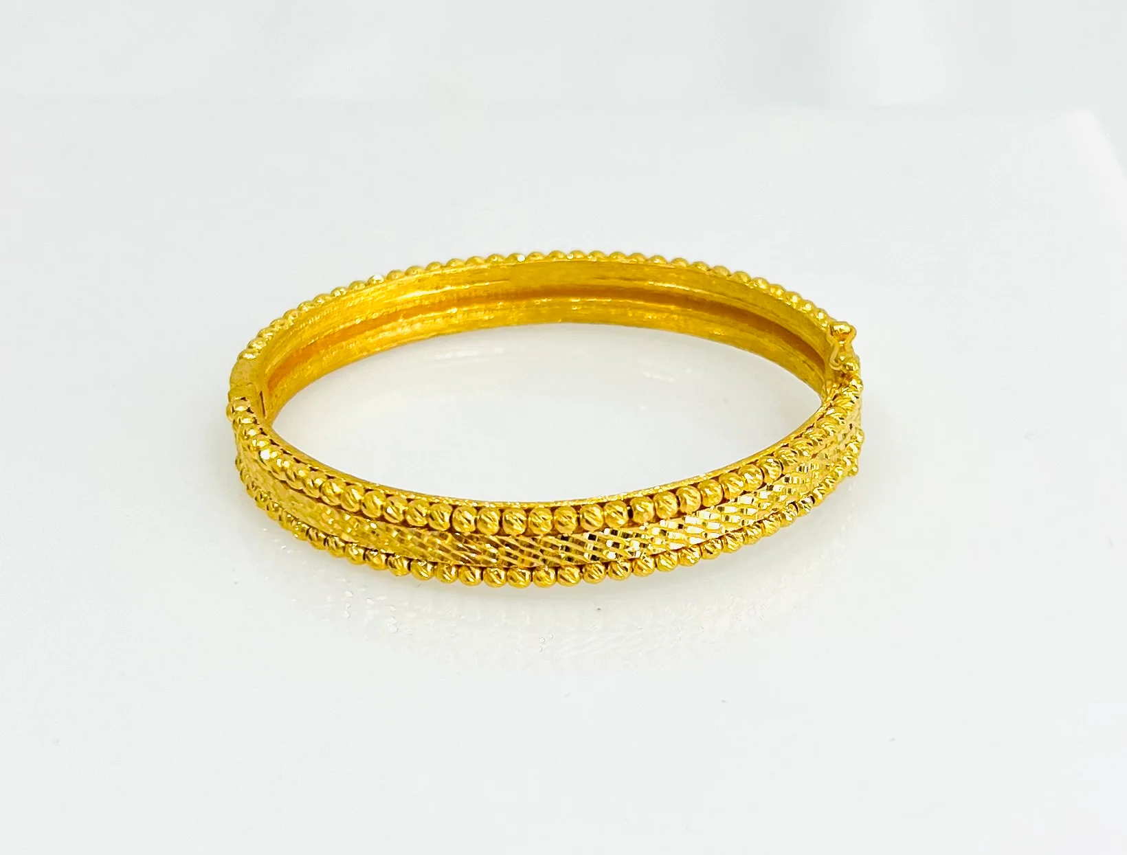 21K Gold Himo Bangle - Image 4